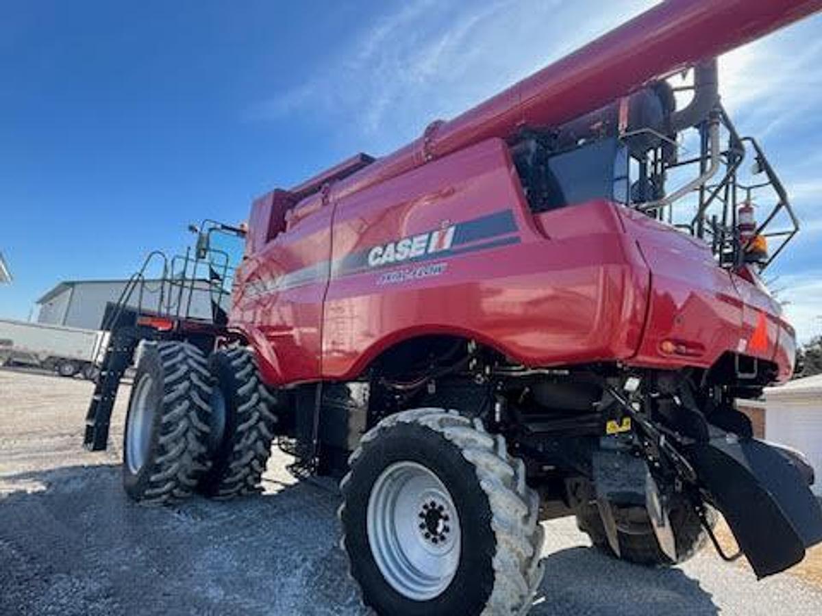 Used 2013 CASE IH 7230 Combine