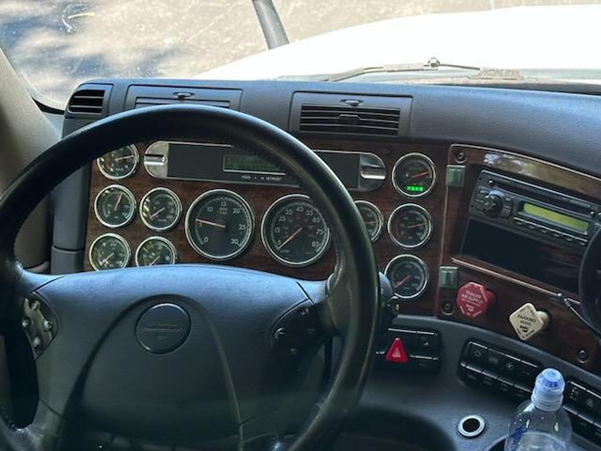 Used 2013 Freightliner Cascadia 125