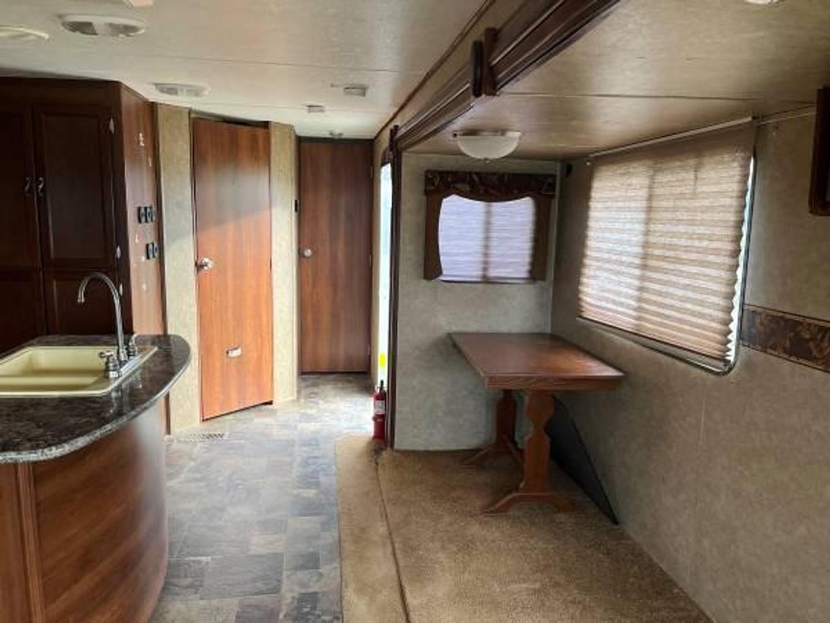 Used 2015 Primetime Avenger 33rsd
