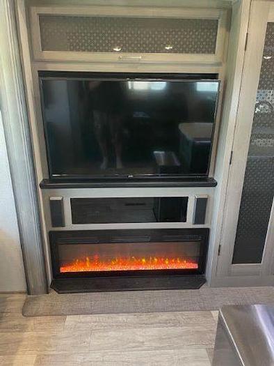 Used 2021 Keystone Montana 3813MS