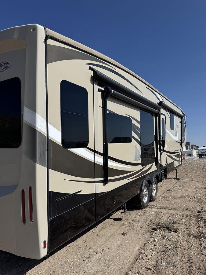 Used 2017 Jayco Pinnacle 36KPTS