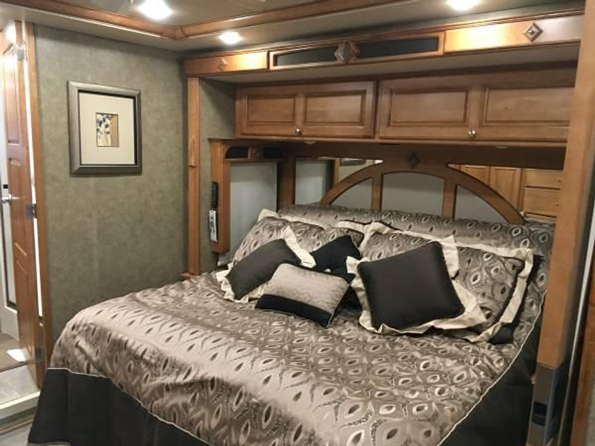 Used 2016 Winnebago Journey 40R Diesel Pusher