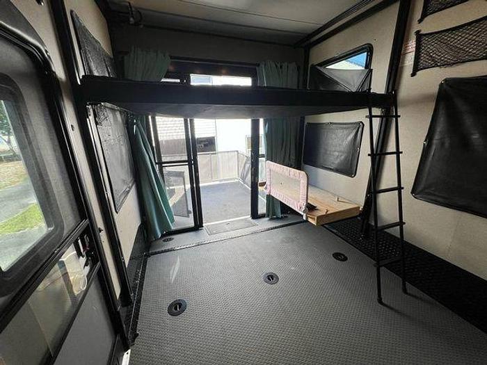 Used 2018 Keystone Raptor 428SP