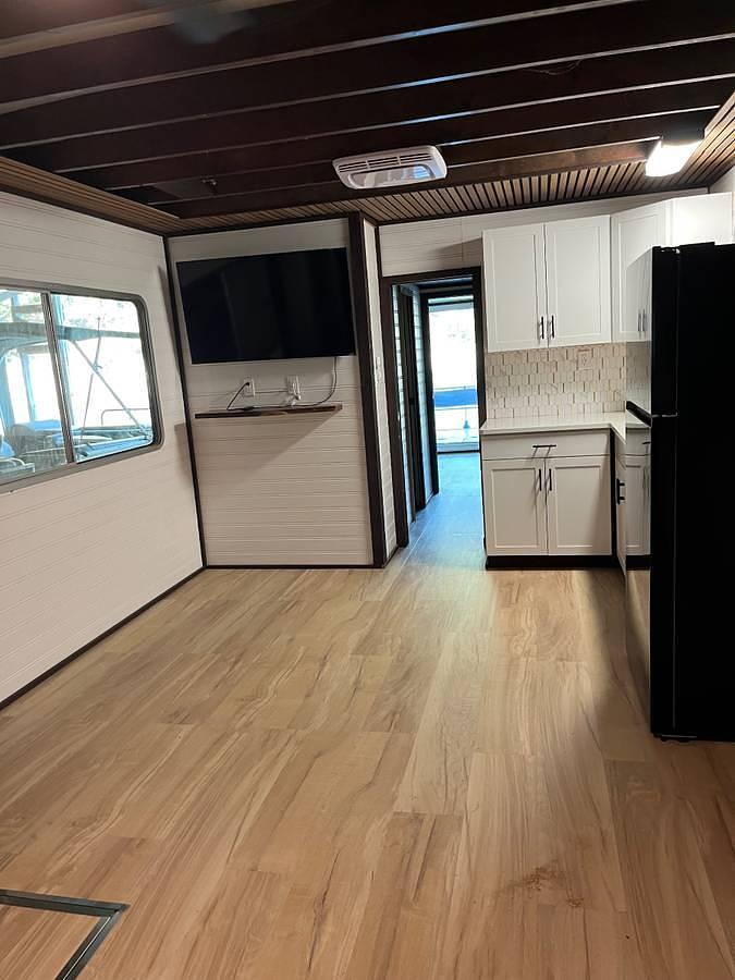 Used 1979 Somerset Houseboat 14x60