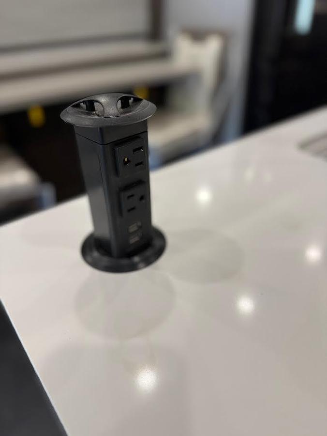 Used 2022 American Coach American Dream 39RK