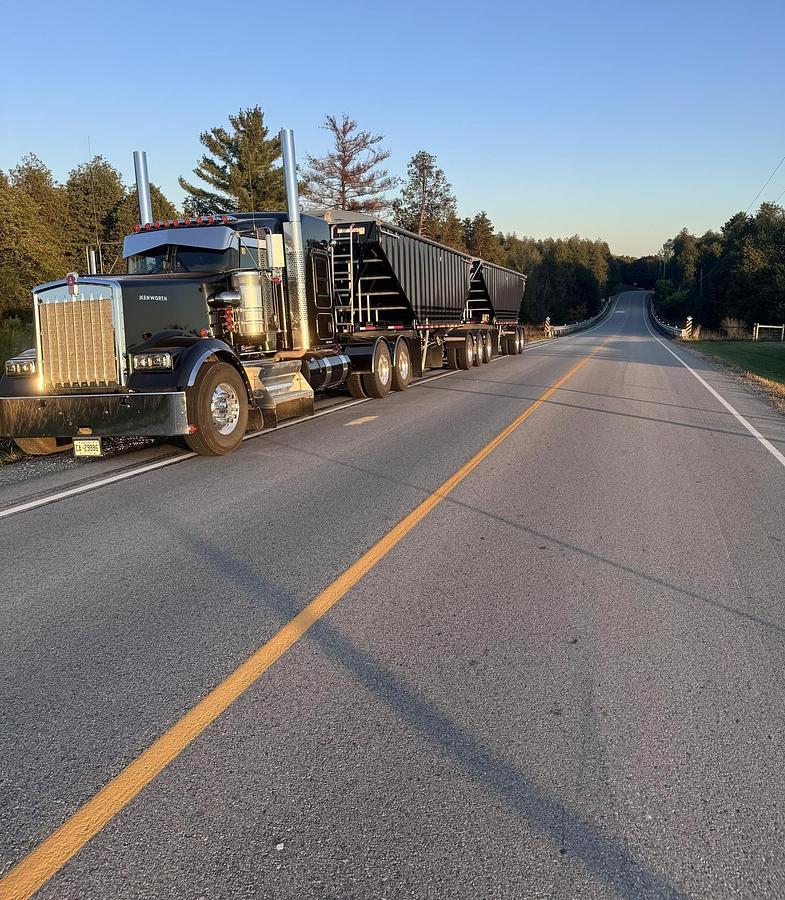 Used 2025 Kenworth W900 Sleeper Semi Truck 565 HP Cummins