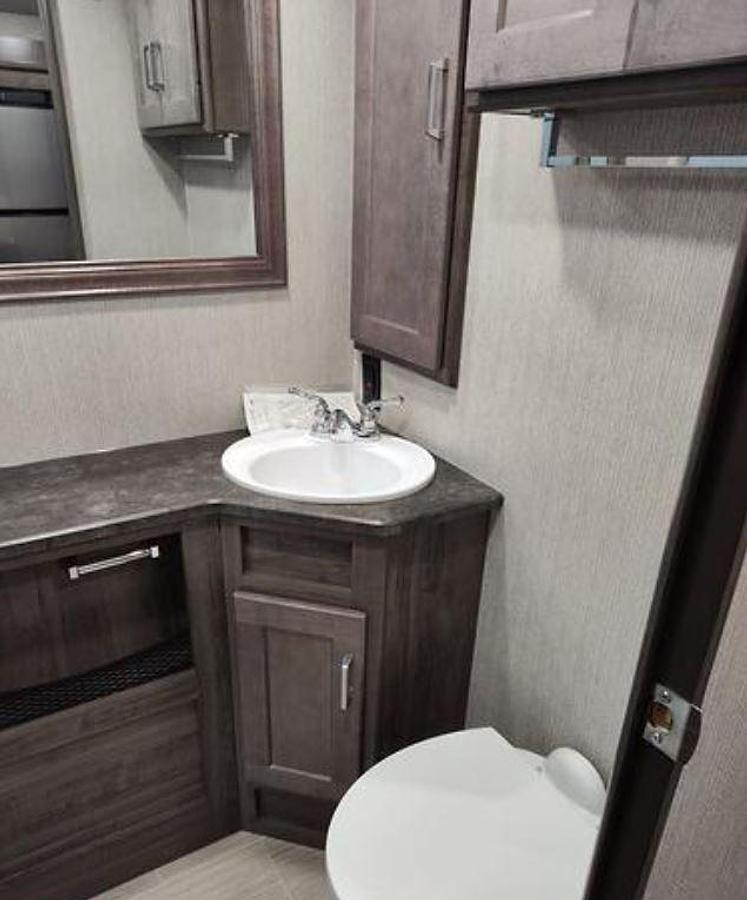Used 2022 Winnebago Adventurer 29B Class A Motorhome