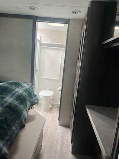 Used 2022 Jayco Seneca 37K