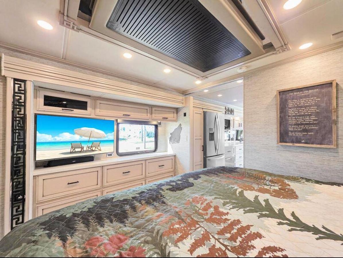 Used 2021 Newmar Super Star 4061