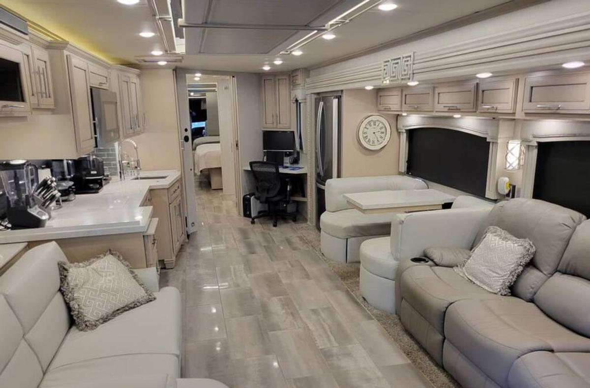 Used 2022 Newmar Ventana 4334