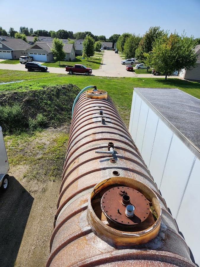 Used 1984 Fontaine Trailer with Dual Compartment Fiberglass Tank