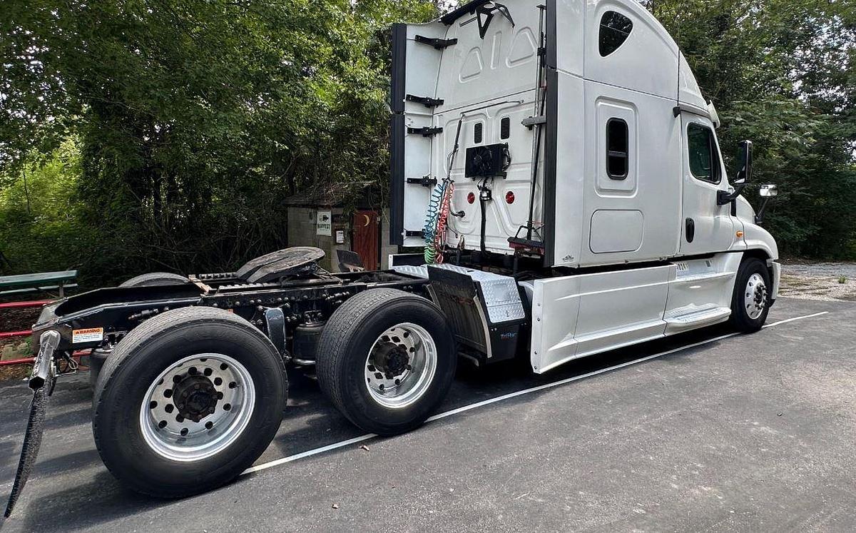 Used 2013 Freightliner Cascadia 125