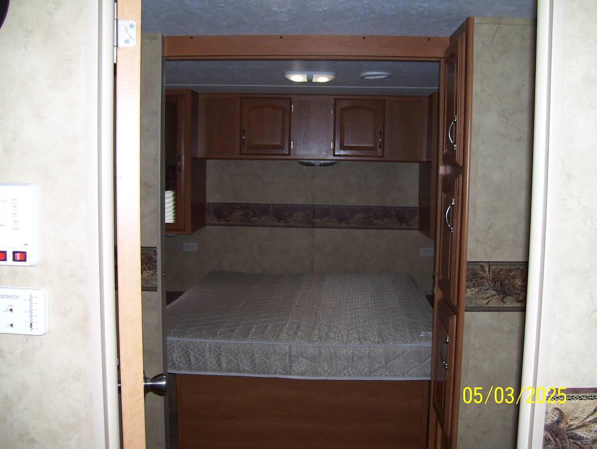 Used 2010 Keystone Cougar Travel Trailer