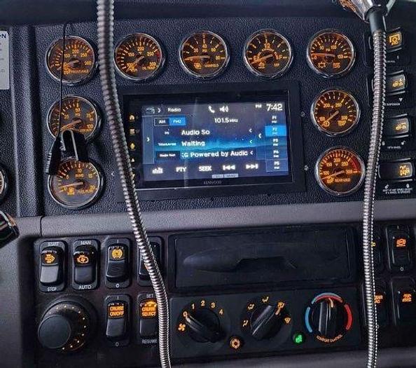 Used 2019 Peterbilt 389 Sleeper