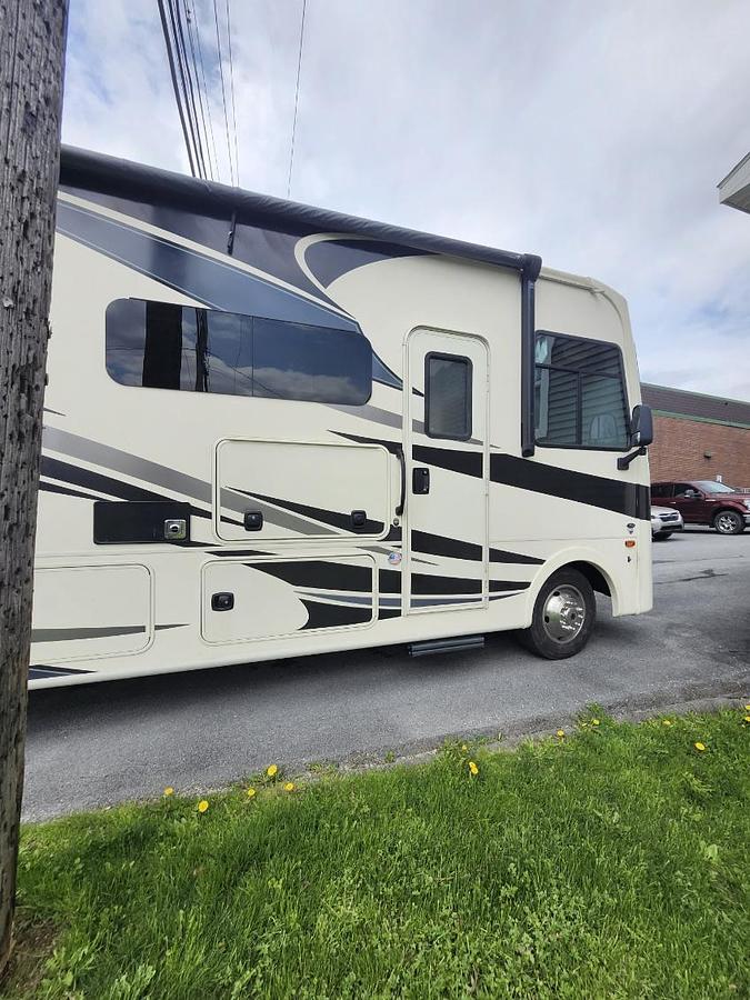 Used 2021 Coachmen Mirada 32SS