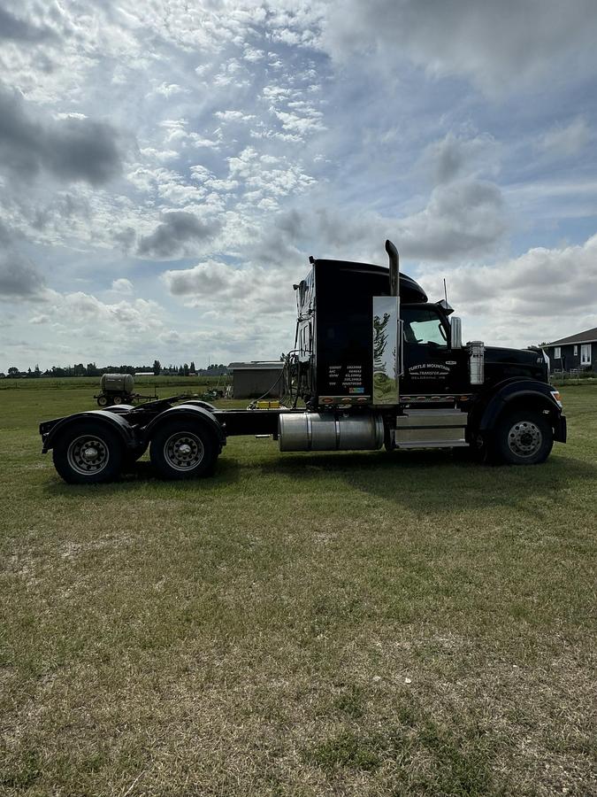 Used 2022 International HX520