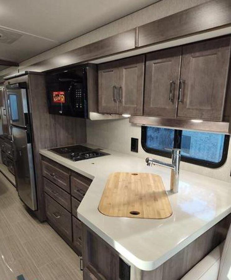 Used 2022 Winnebago Adventurer 29B Class A Motorhome
