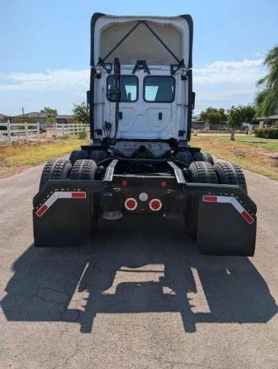 Used 2018 Freightliner Cascadia 125