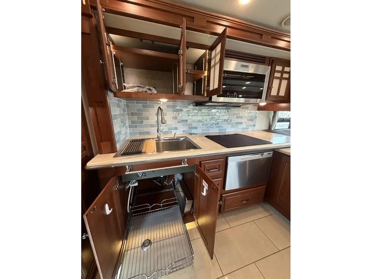 Used 2015 Winnebago Itasca Ellipse 42HD