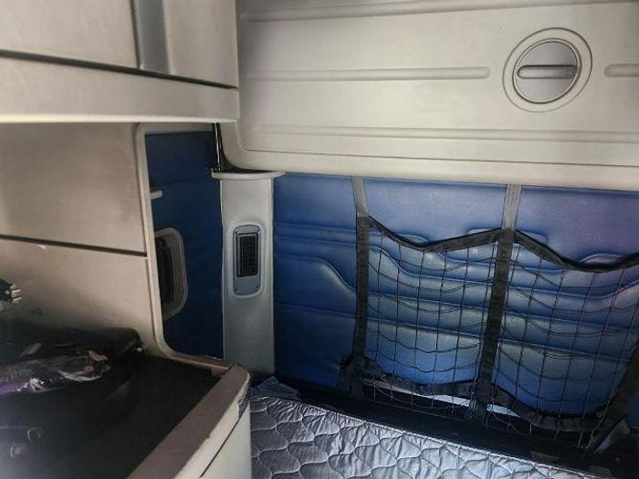 Used 2004 Freightliner COLUMBIA 120