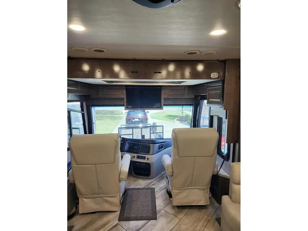 Used 2022 Fleetwood Discovery Lxe 44s