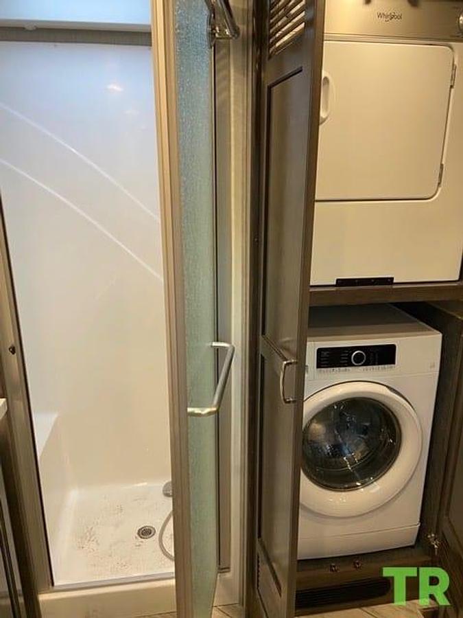 Used 2022 Fleetwood Discovery 38w