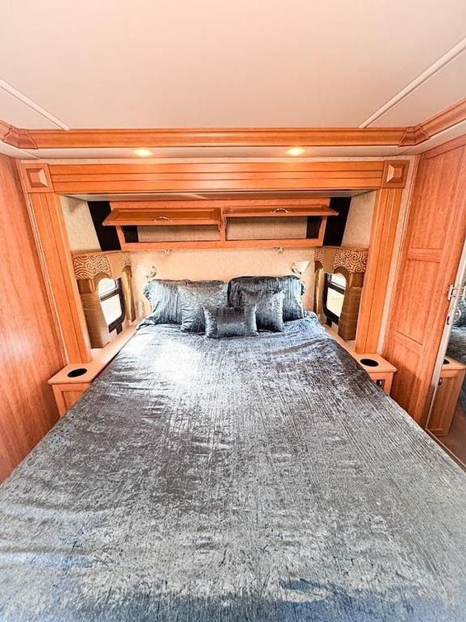 Used 2010 Fleetwood Discovery 40X