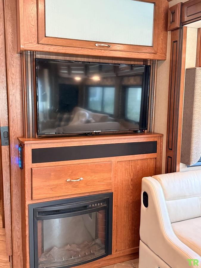 Used 2017 Fleetwood Bounder 36H | Bath & a Half | Bunkhouse | Sleeps 10 | 3 Slides | Only 45,300 Miles