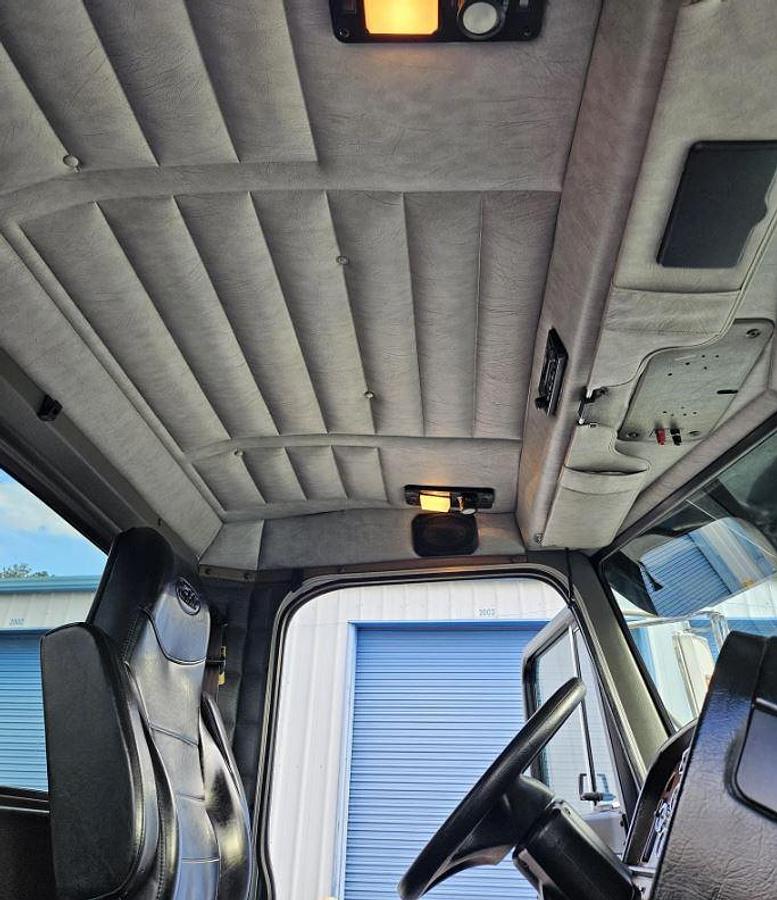 Used 2003 Peterbilt 357 Crane