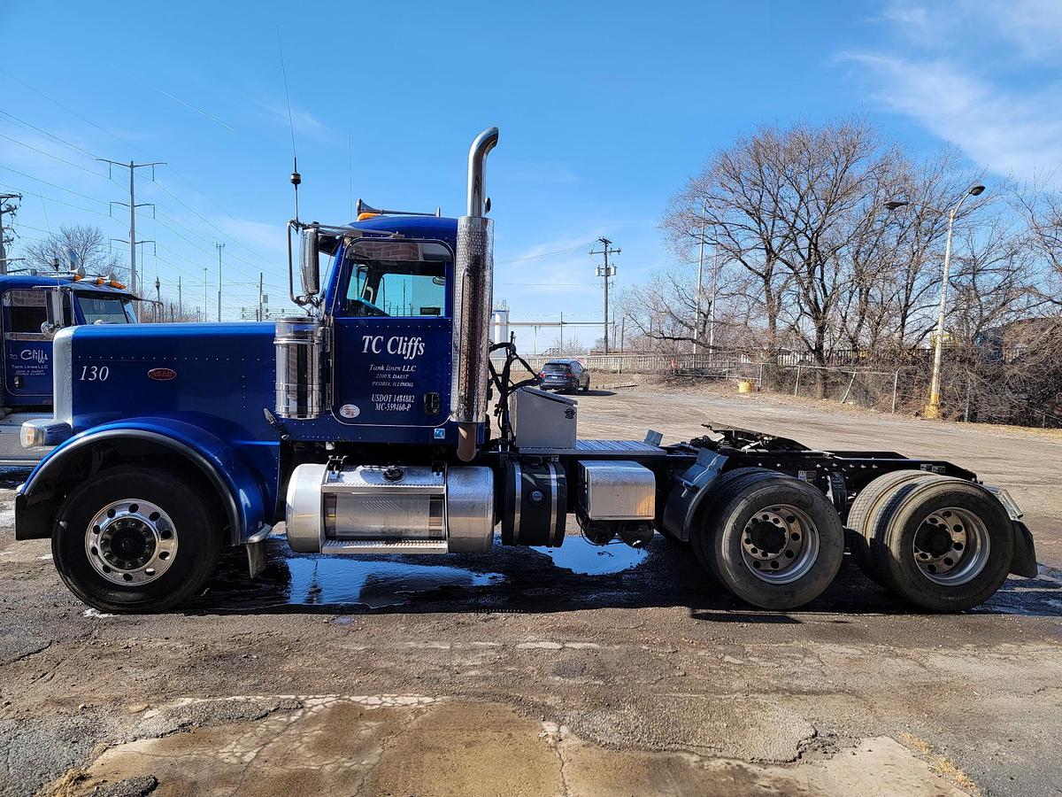 Used 2017 Peterbilt 389 Day Cab