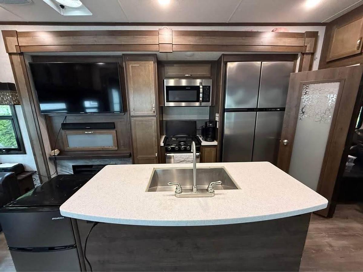 Used 2019 Highland Ridge Open Range 371 MBH