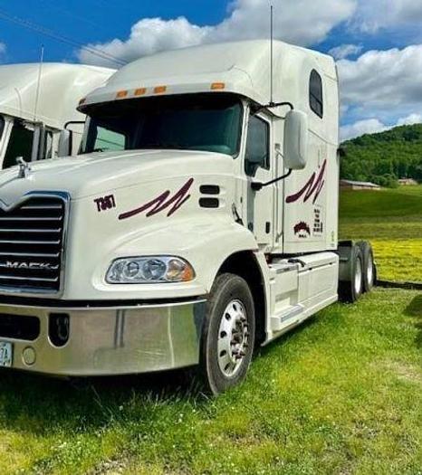 Used 2016 Mack Pinnacle CXU613