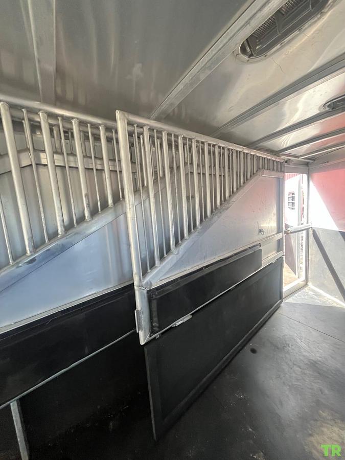 Used 2003 Exiss 6-Horse Gooseneck Trailer