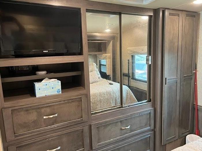 Used 2018 Winnebago Sightseer