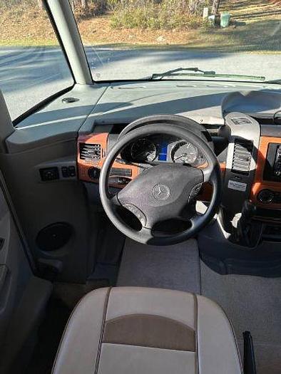 Used 2013 Winnebago Via 25Q