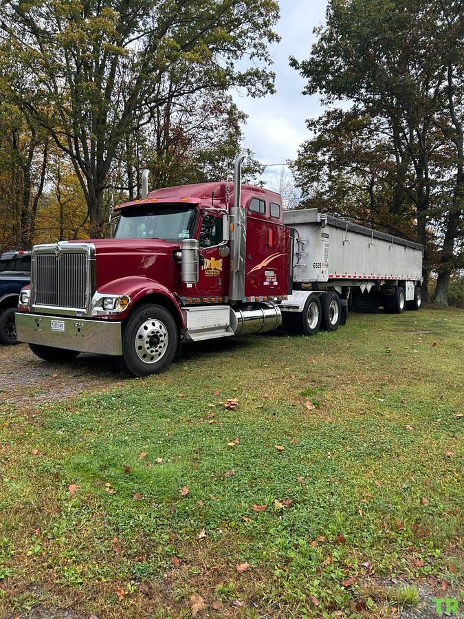 Used 2000 International 9900I Commercial Truck