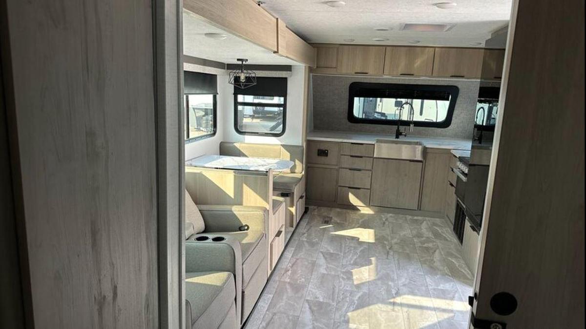 Used 2024 Dutchmen Kodiak Ultimate 2921FKDS