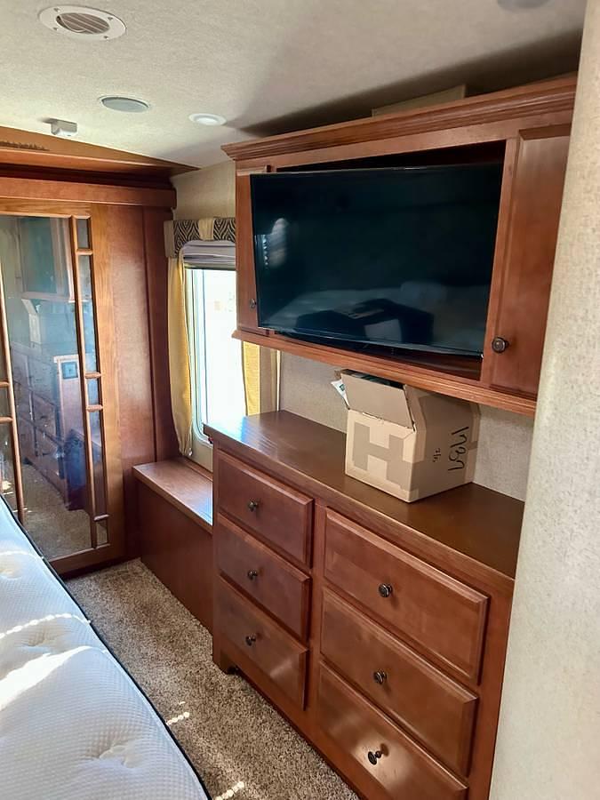 Used 2019 Northwood Artic Fox Silver Edition Silver Fox 29-5T