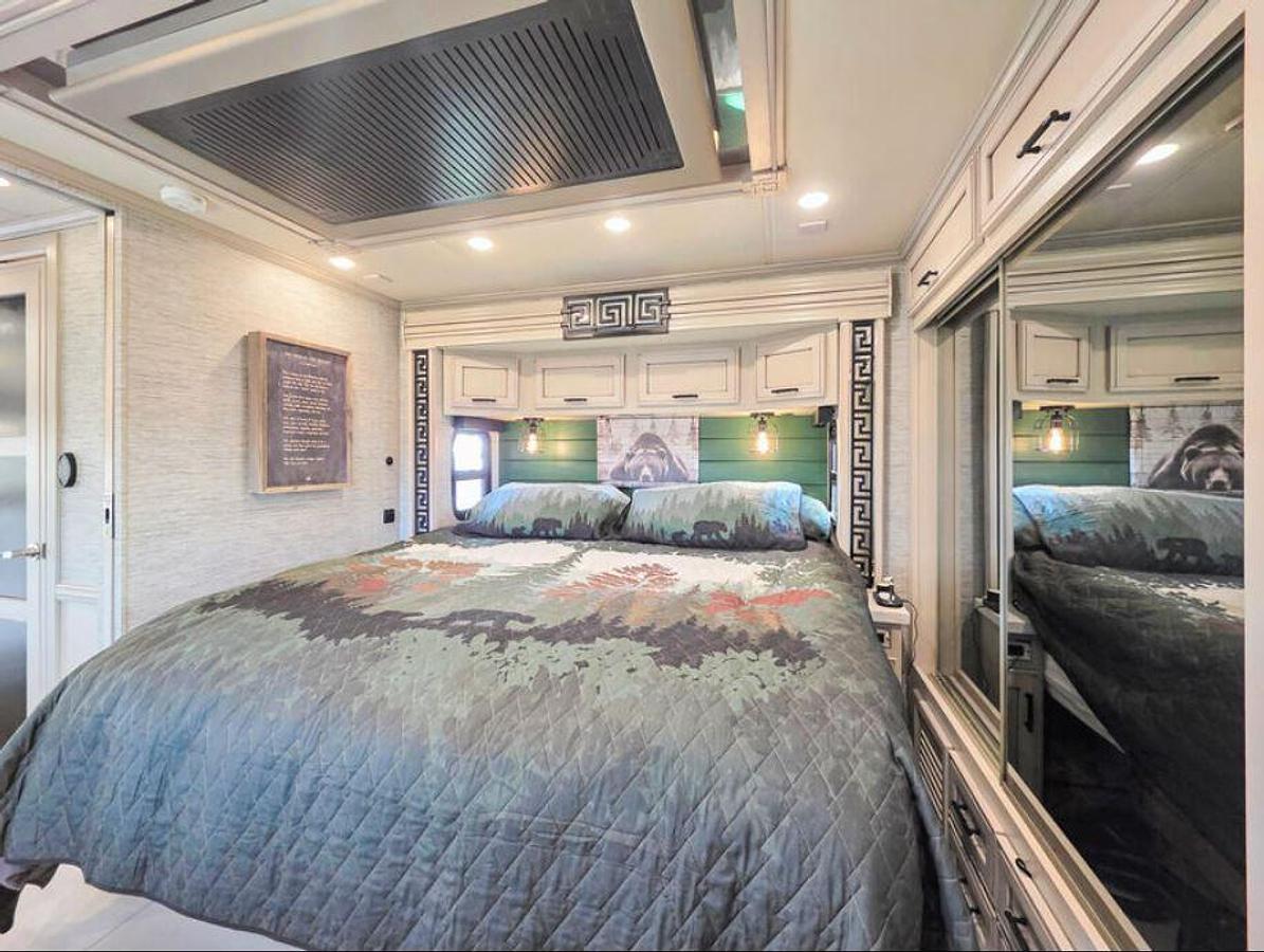 Used 2021 Newmar Super Star 4061