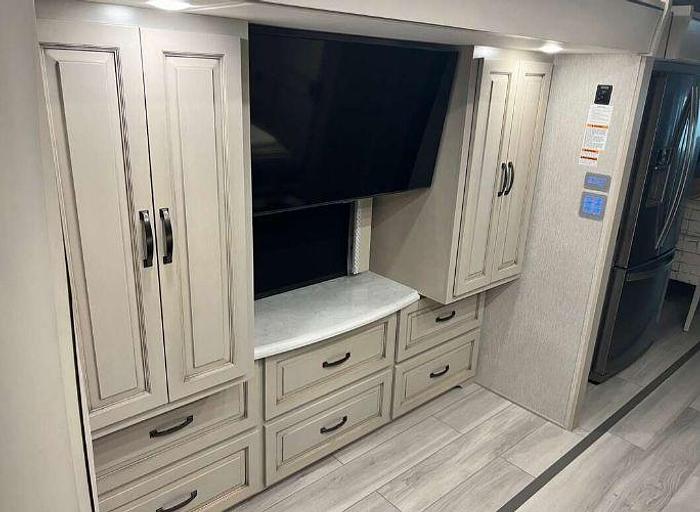 Used 2023 Newmar Dutch Star 4369