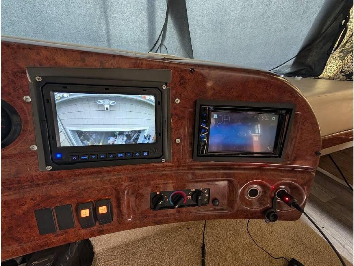 Used 2006 Fourwinds Hurricane 33H