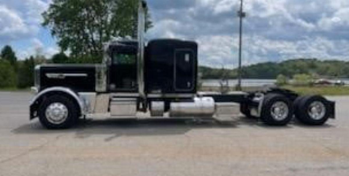 Used 2024 Peterbilt 389X Sleeper Semi Truck