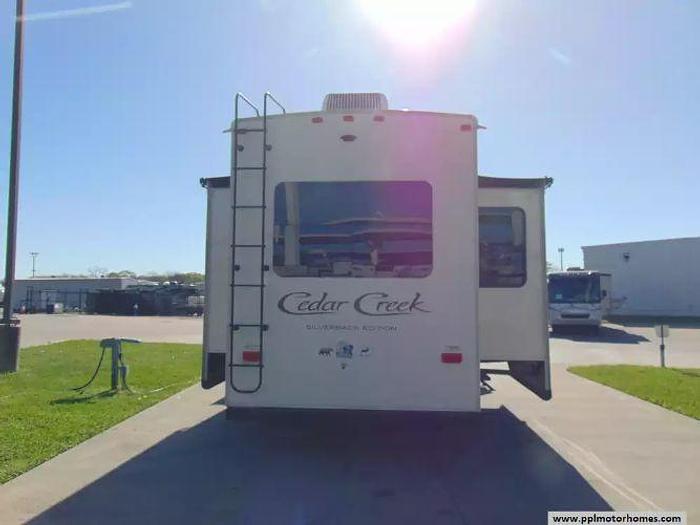 Used 2020 Cedar Creek Silverback 31IK