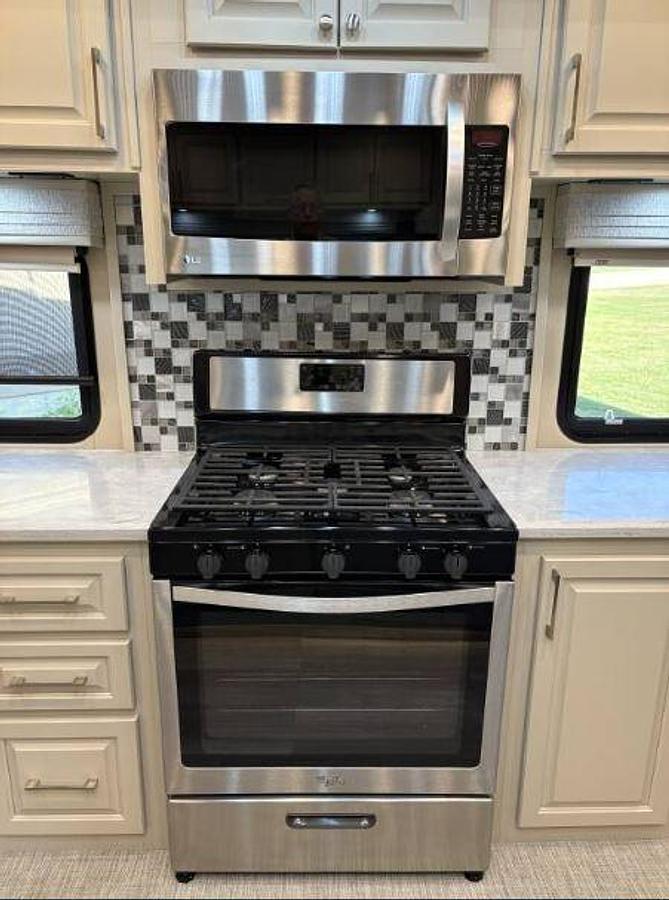 Used 2023 Luxe Elite 44FL Fifth Wheel