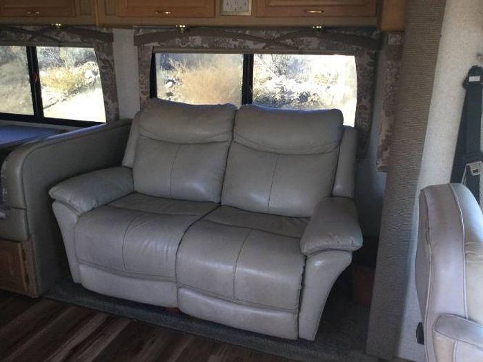 Used 2002 National Dolphin 5320