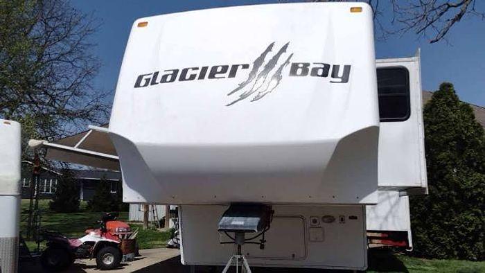 Used 2009 Glacier Bay 322RE 5th Wheel RV