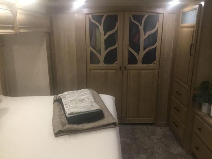 Used 2017 Crossroads Redwood RW4120GK