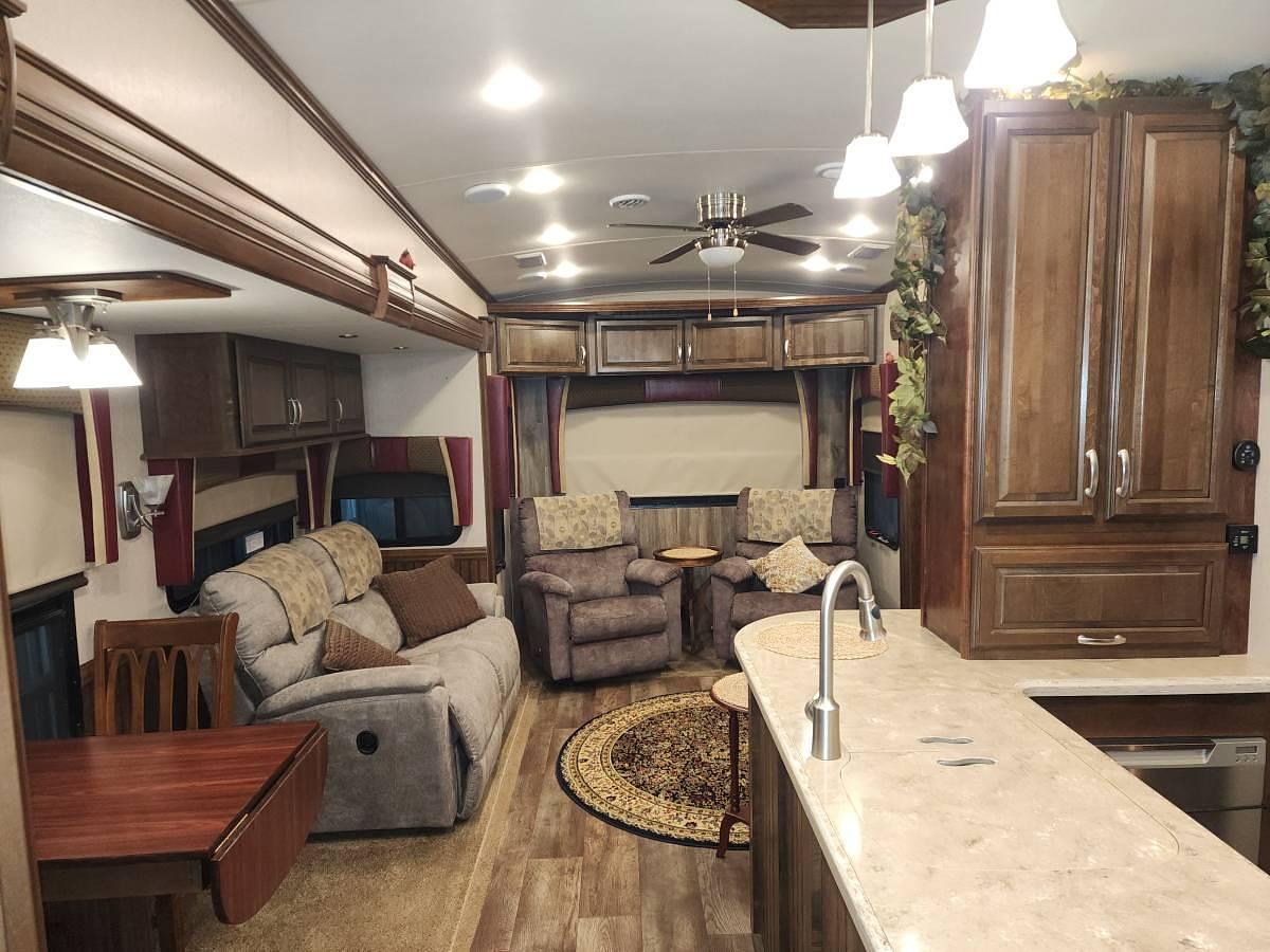 Used 2015 Forest River Cardinal 3450RL