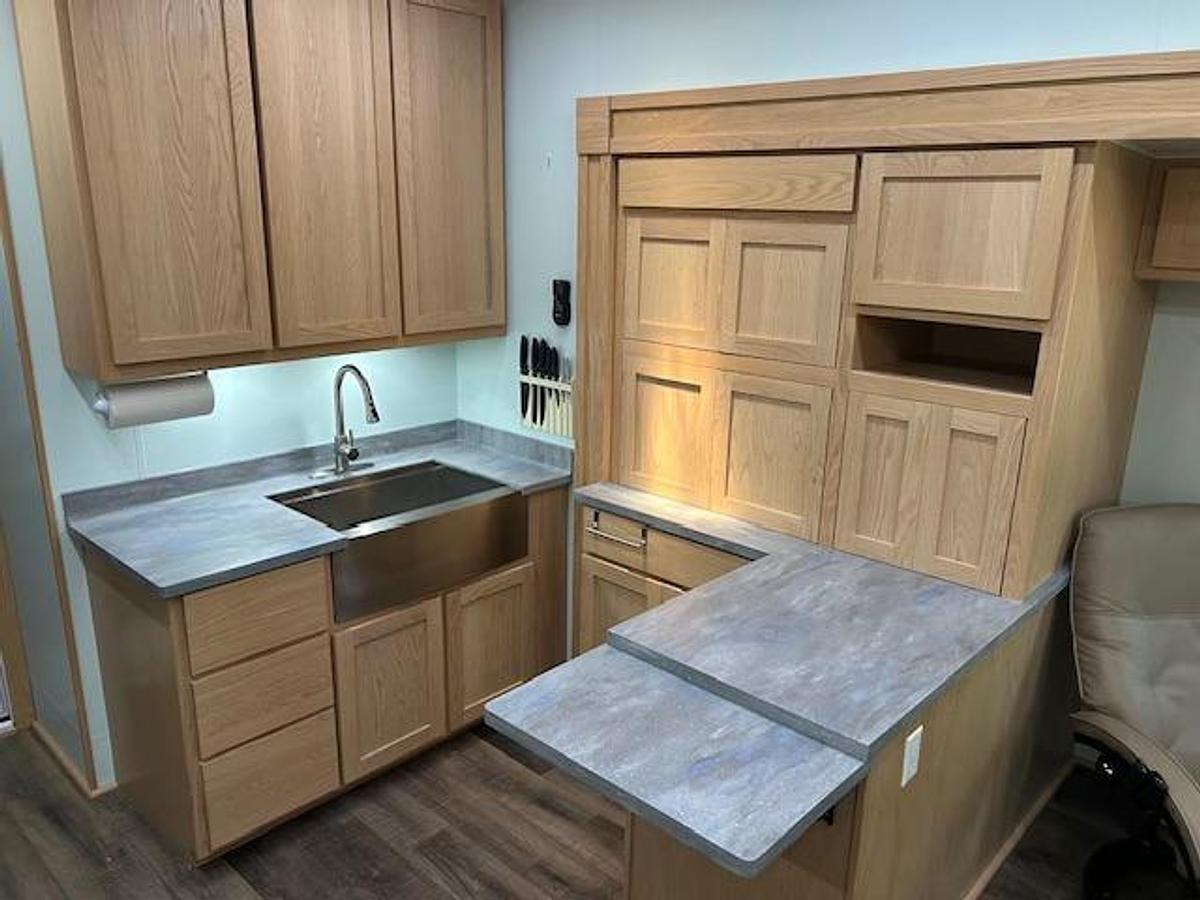 Used 2022 Space Craft V405 Fifth Wheel