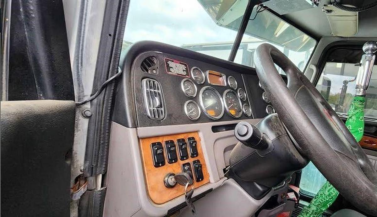 Used 2011 Peterbilt 389